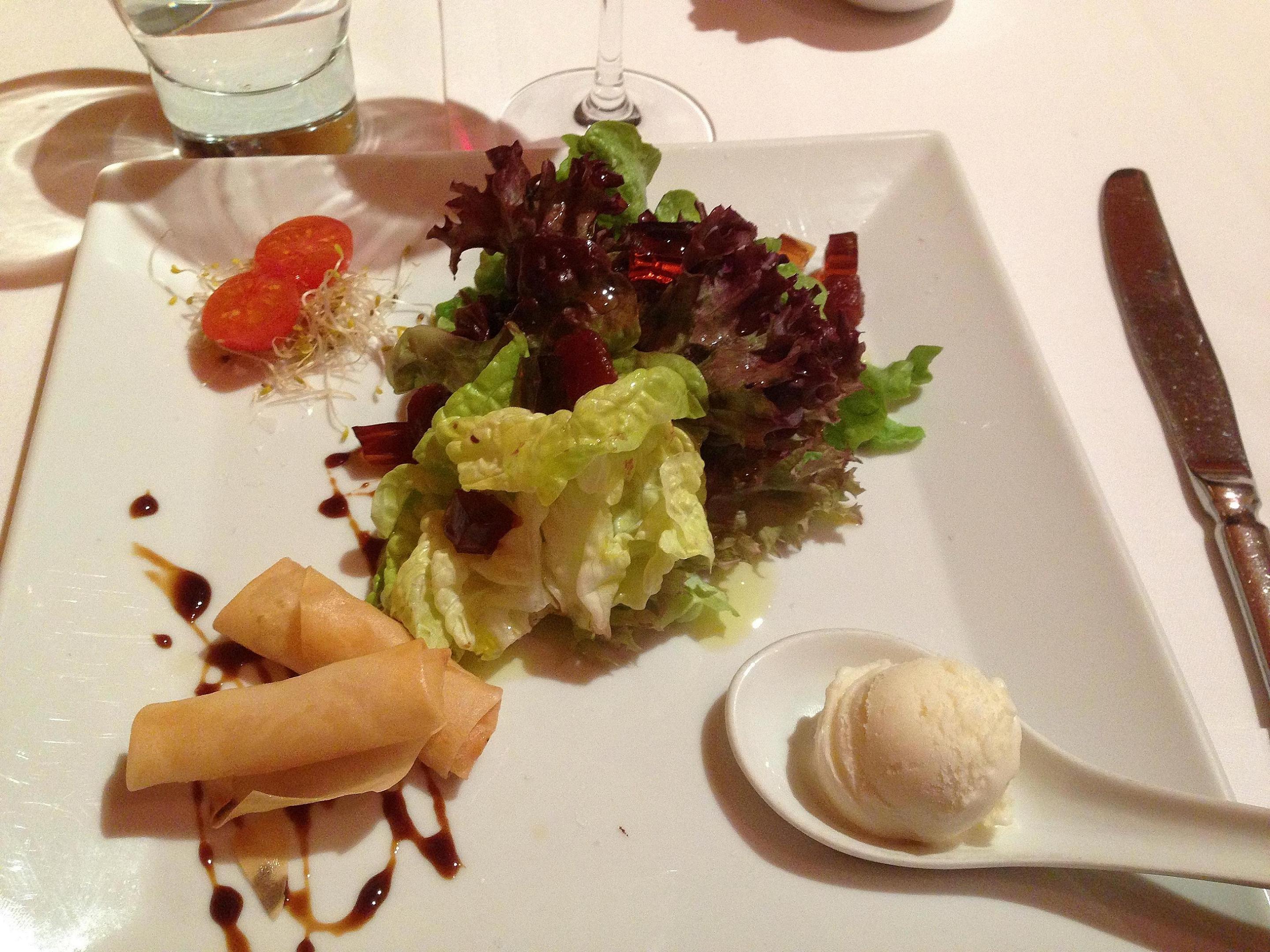 Arcs en Tarragona Ensalada con langostino crujiente.